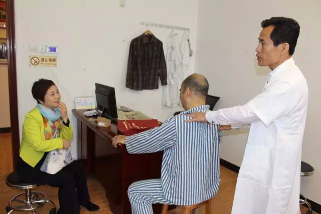 大醫(yī)精誠 送醫(yī)贈(zèng)藥--世界骨傷泰斗韋貴康大型送醫(yī)贈(zèng)藥活動(dòng)圓滿舉行