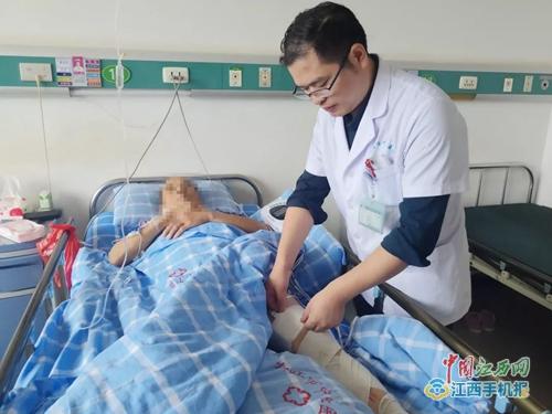 術(shù)后三天下地行走 九江市中醫(yī)醫(yī)院骨傷五科又成功實施一例人工股骨頭置換術(shù)