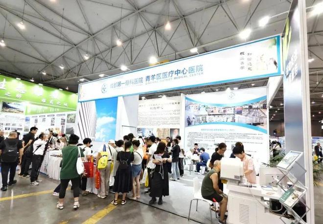 強(qiáng)勢被圍觀!成都一骨拿手絕活“睛”艷四川健博會(huì)!