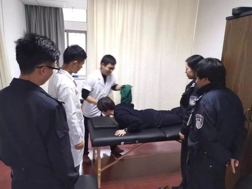 在2019年的最后一天,一群醫(yī)護人員都進了交警大隊