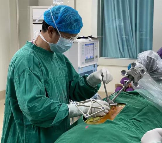 昭通市中醫(yī)醫(yī)院骨傷科引進(jìn)天璣機(jī)器人，助力脊柱微創(chuàng)手術(shù)新突破